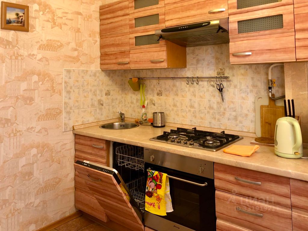 m. Kropotkinskaya: Apartment, 2-rooms
