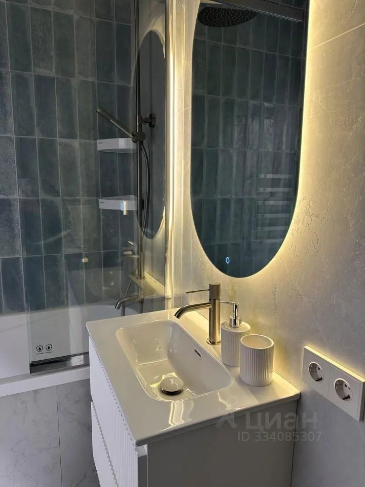 m. ZIL: Apartment, 2-rooms
