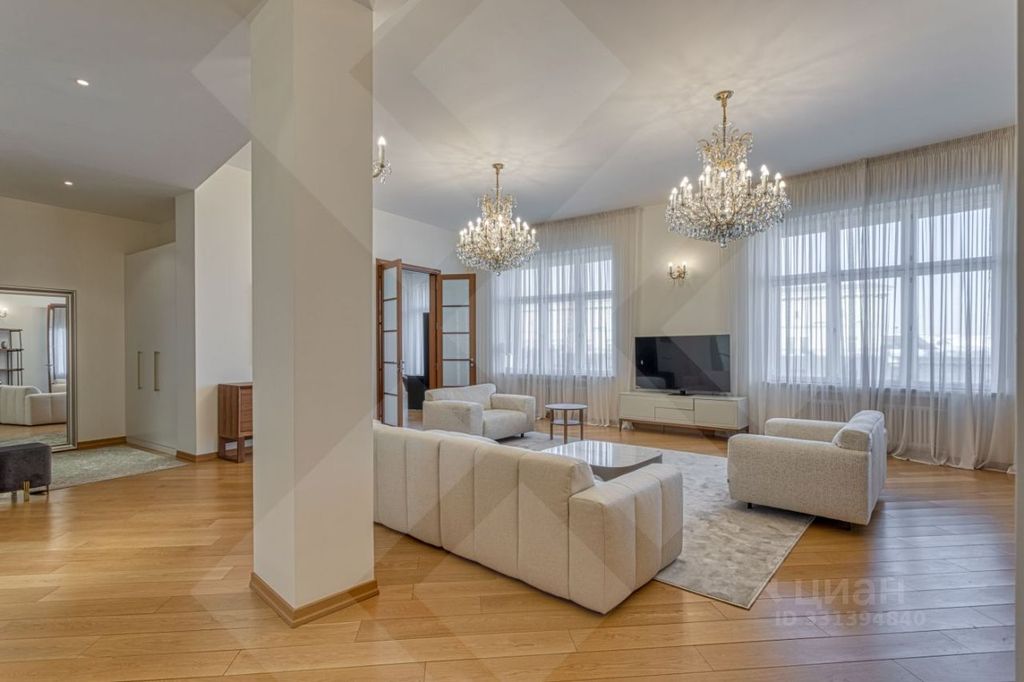 m. Okhotny ryad: Apartment, 3-rooms