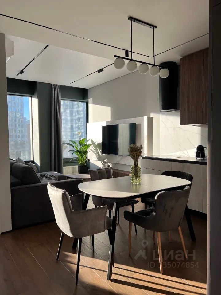 m. ZIL: Apartment, 2-rooms
