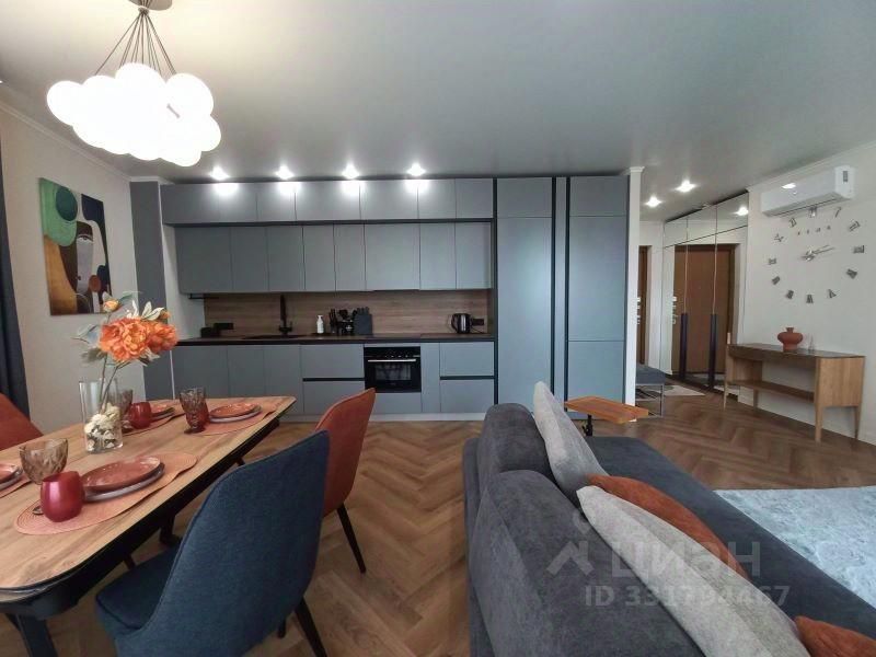 m. Aminyevskaya: Apartment, 3-rooms