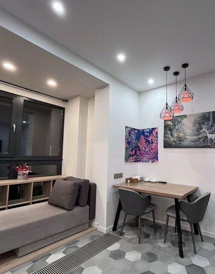 m. ZIL: Apartment, 2-rooms