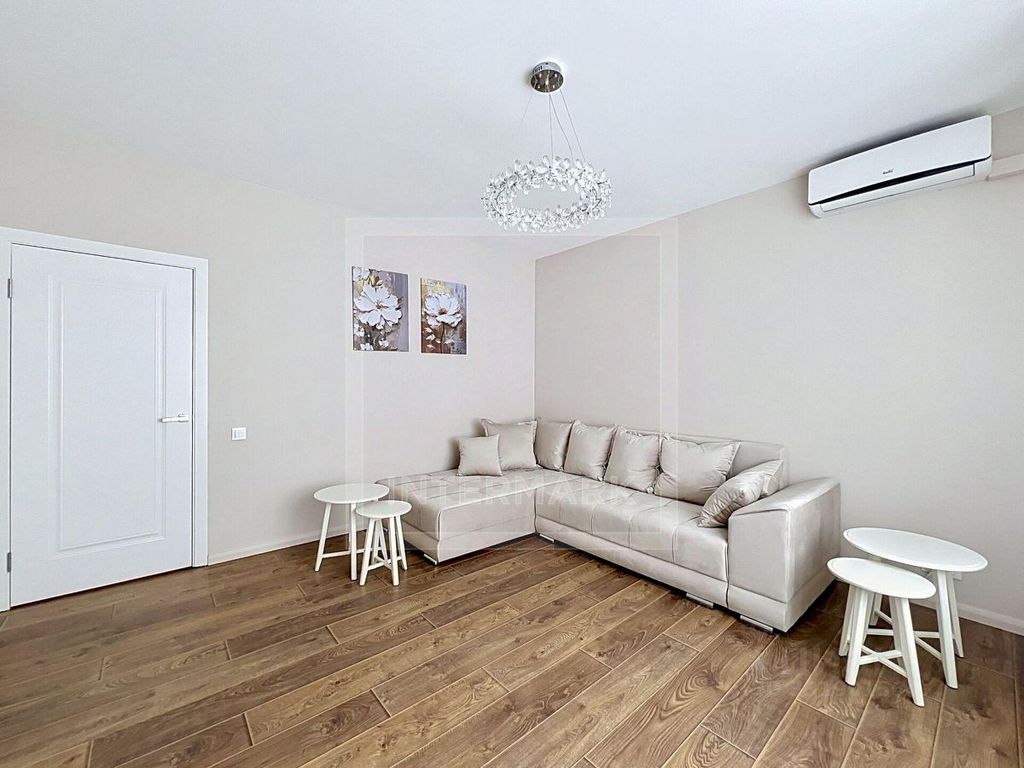 m. Barrikadnaya: Apartment, 2-rooms