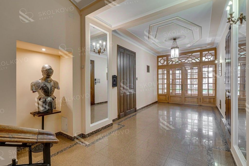 m. Aleksandrovsky sad: Apartment, 6-rooms