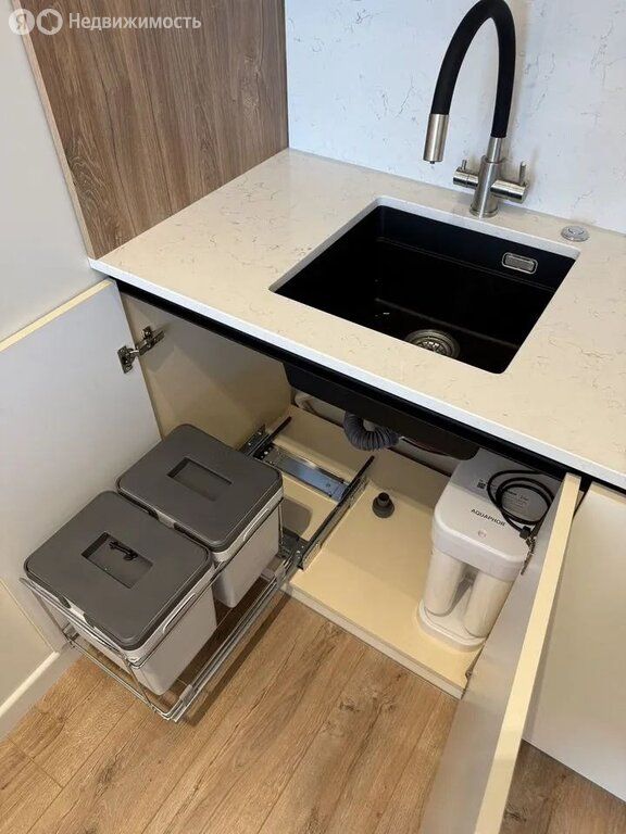 m. ZIL: Apartment, 2-rooms