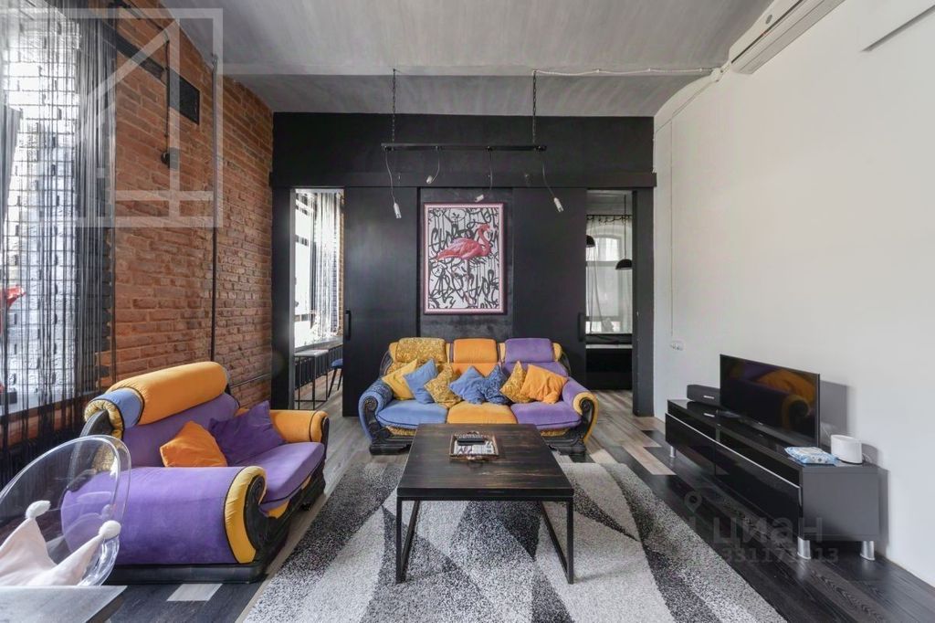 m. Kuznetsky most: Apartment, 3-rooms