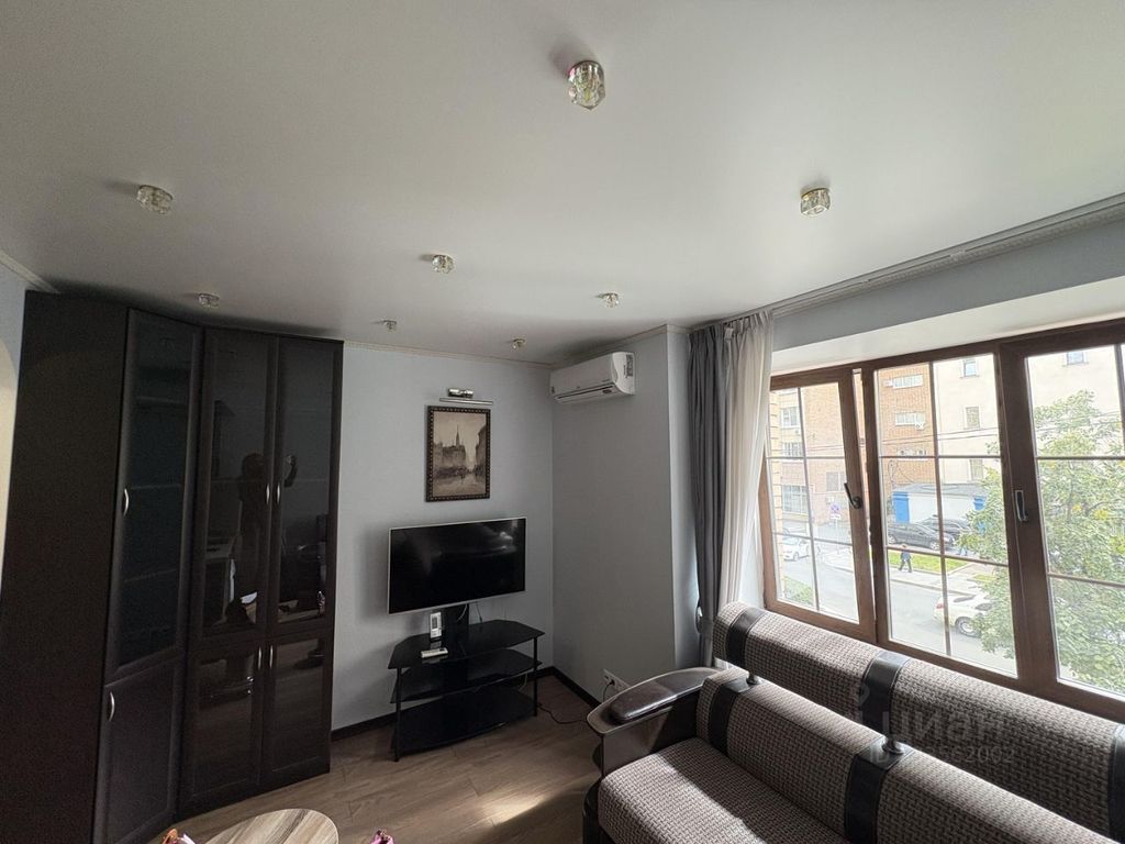 m. Smolenskaya: Apartment, studio