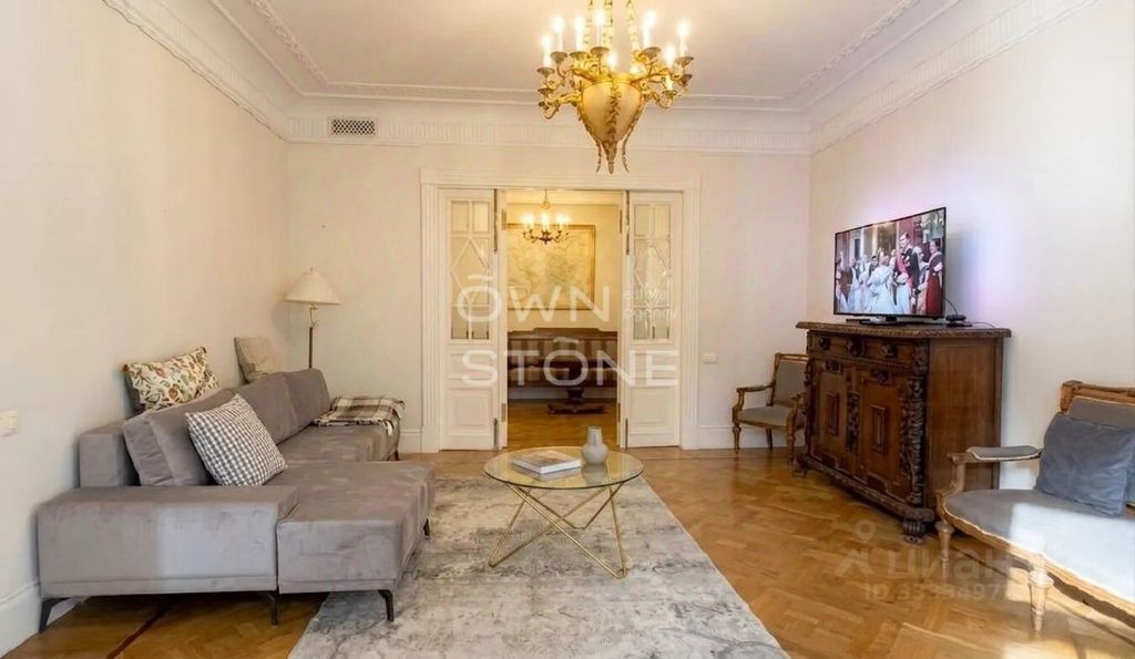 m. Kropotkinskaya: Apartment, 4-rooms
