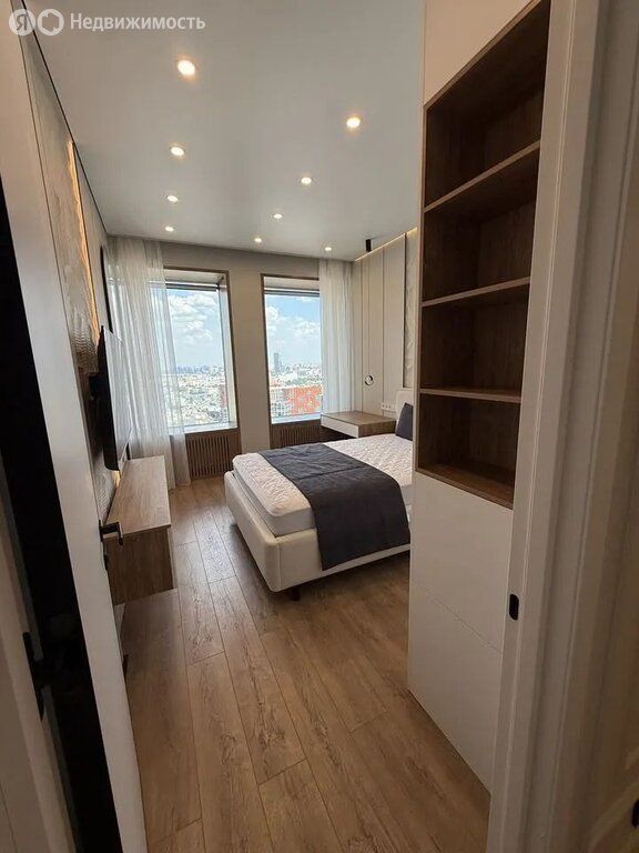 m. ZIL: Apartment, 2-rooms