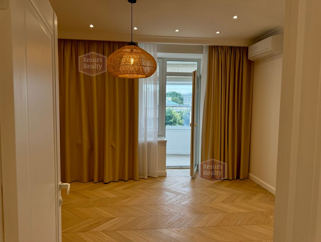 m. Kropotkinskaya: Apartment, 4-rooms