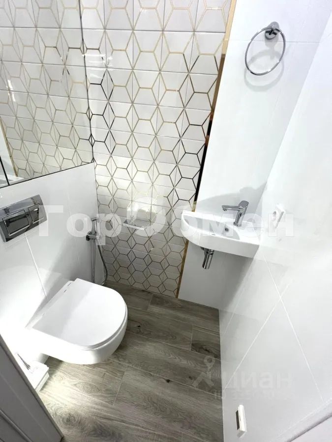 m. ZIL: Apartment, 2-rooms