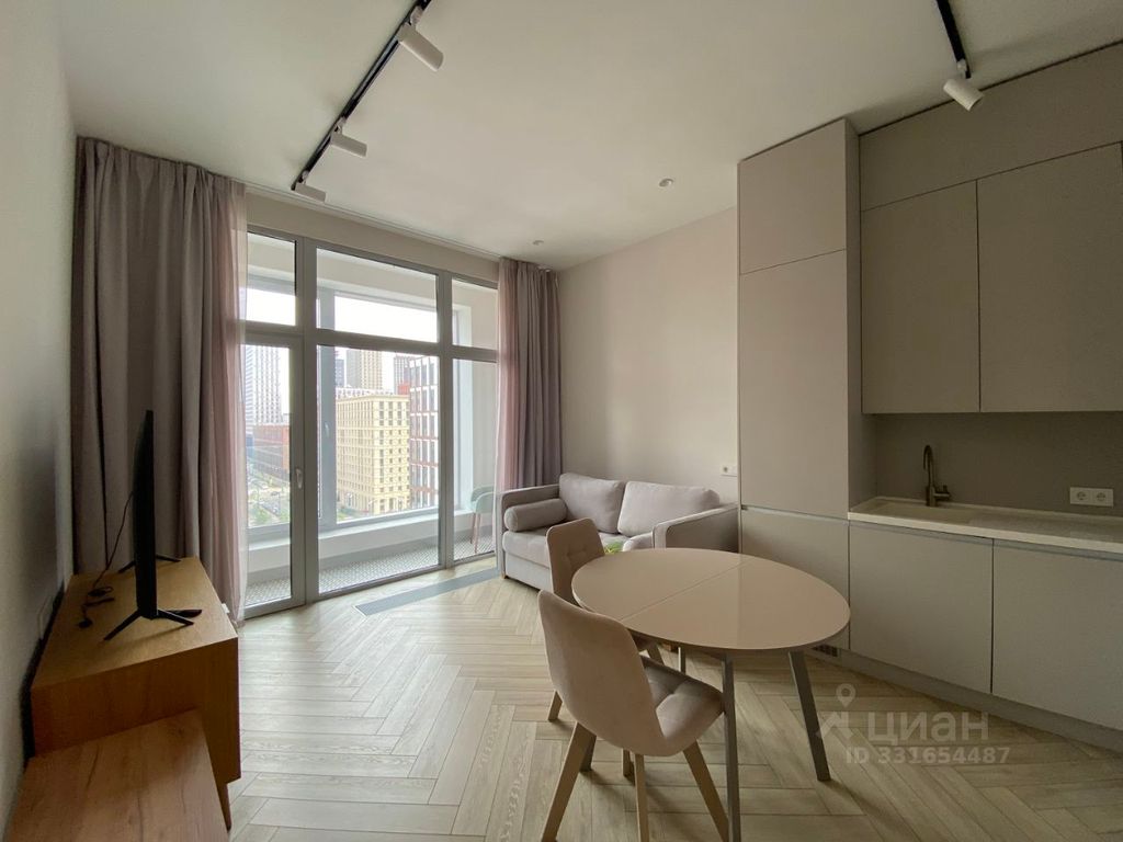m. ZIL: Apartment, 2-rooms