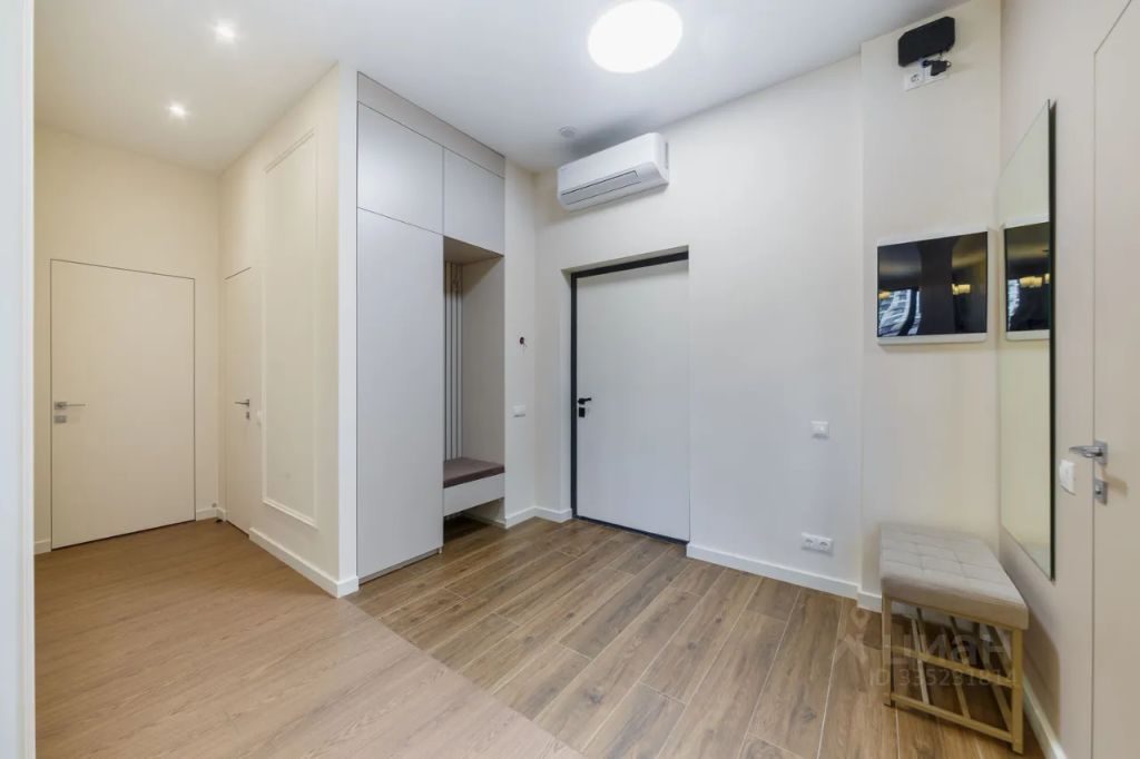m. ZIL: Apartment, 2-rooms