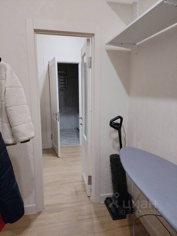 m. ZIL: Apartment, 1-rooms
