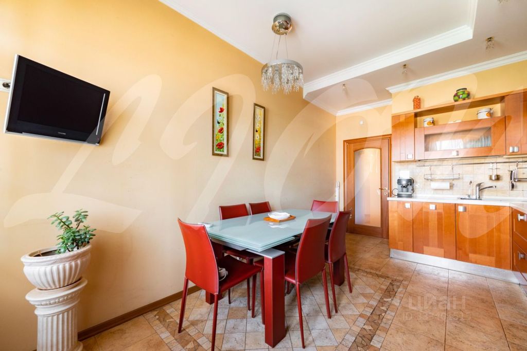 m. Akademicheskaya: Apartment, 3-rooms