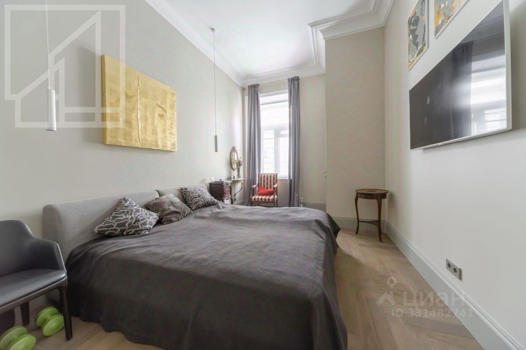 m. Kropotkinskaya: Apartment, 5-rooms