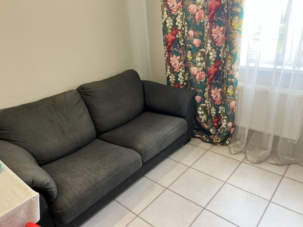 m. Lukhmanovskaya: Apartment, 1-rooms