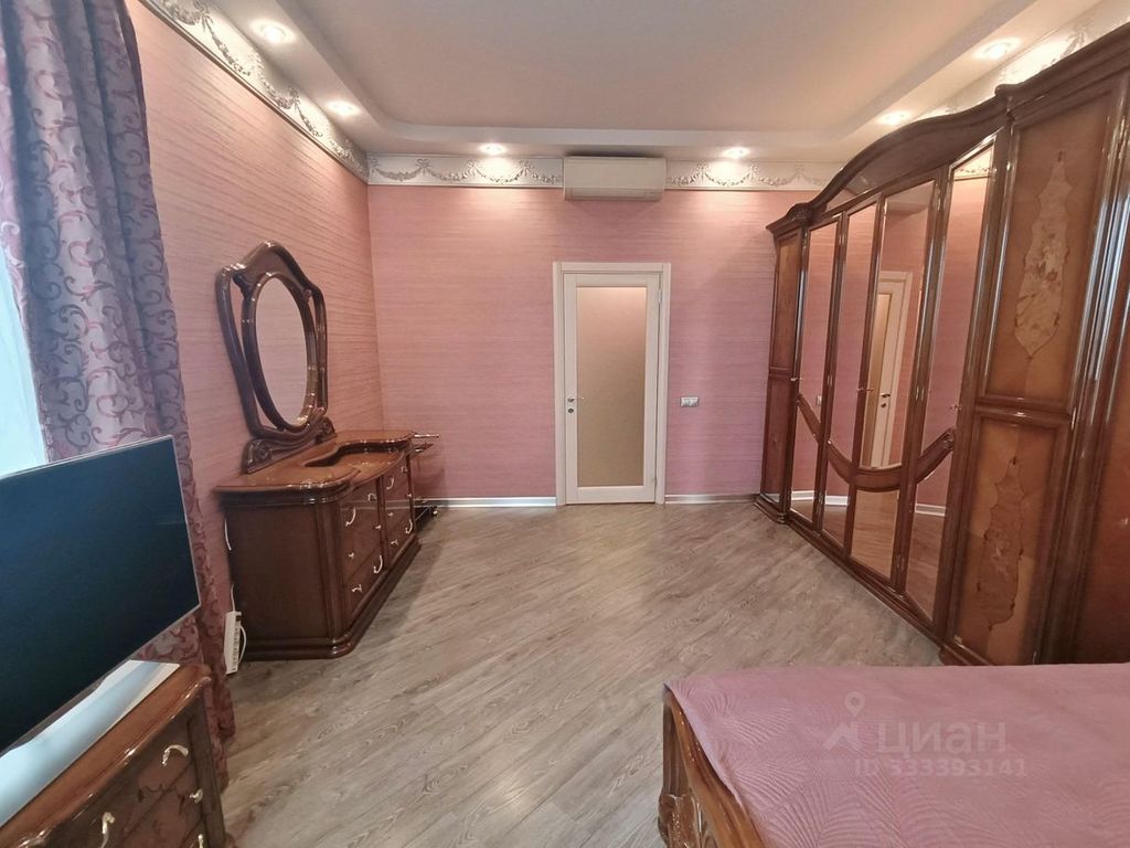 m. Oktyabrskoe pole: Apartment, 2-rooms