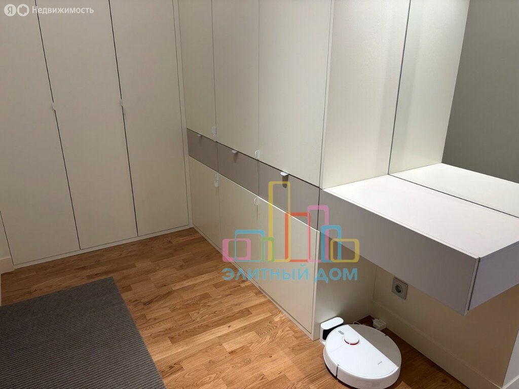 m. ZIL: Apartment, 2-rooms