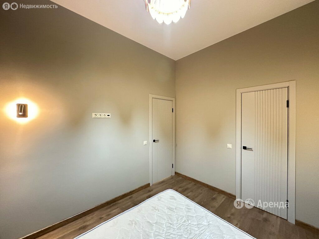 m. ZIL: Apartment, 2-rooms