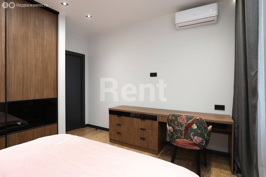 m. ZIL: Apartment, 1-rooms