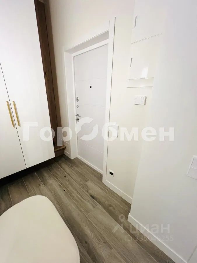 m. ZIL: Apartment, 2-rooms