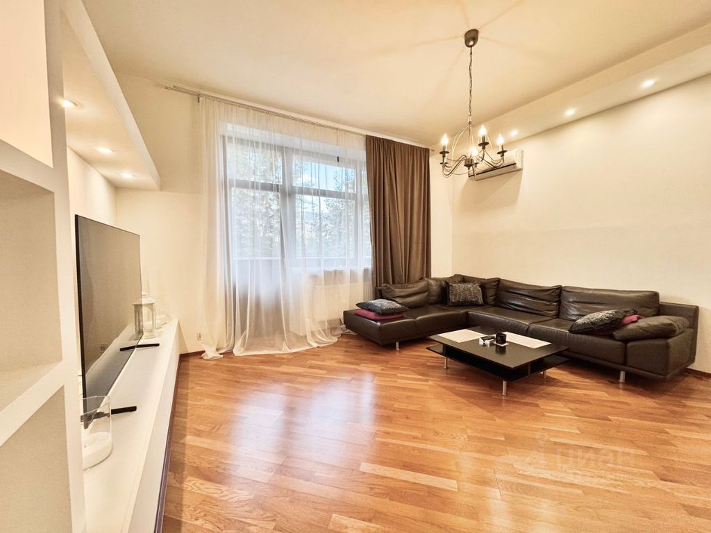 m. Mayakovskaya: Apartment, 2-rooms