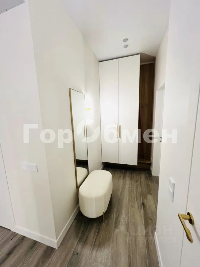 m. ZIL: Apartment, 2-rooms