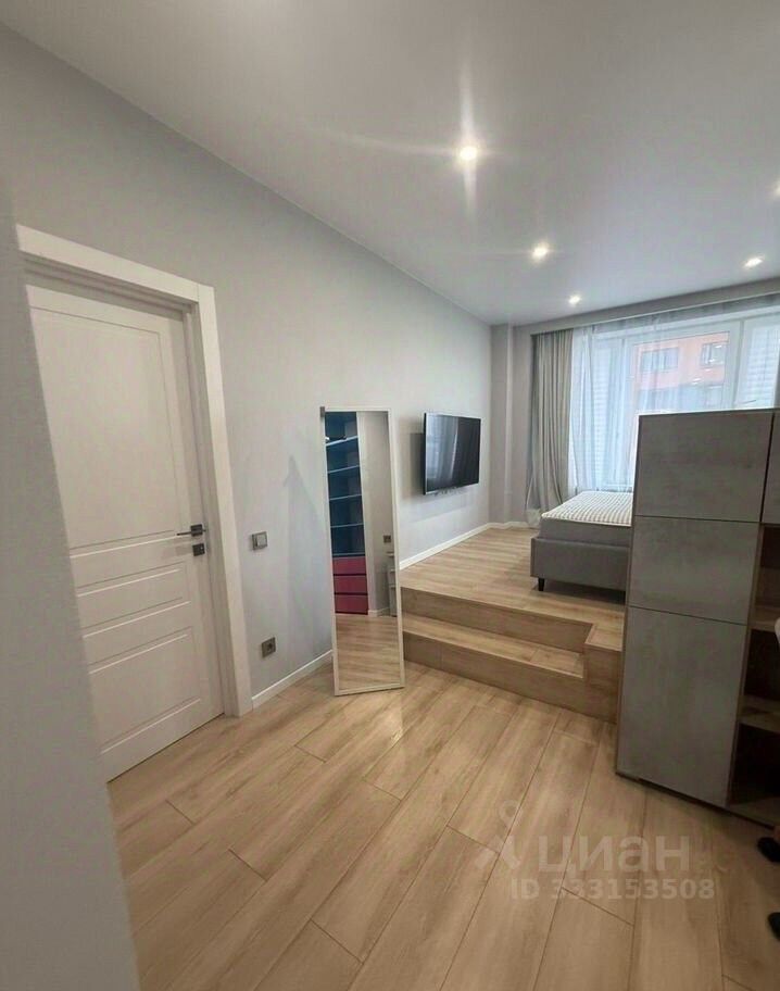 m. ZIL: Apartment, 2-rooms