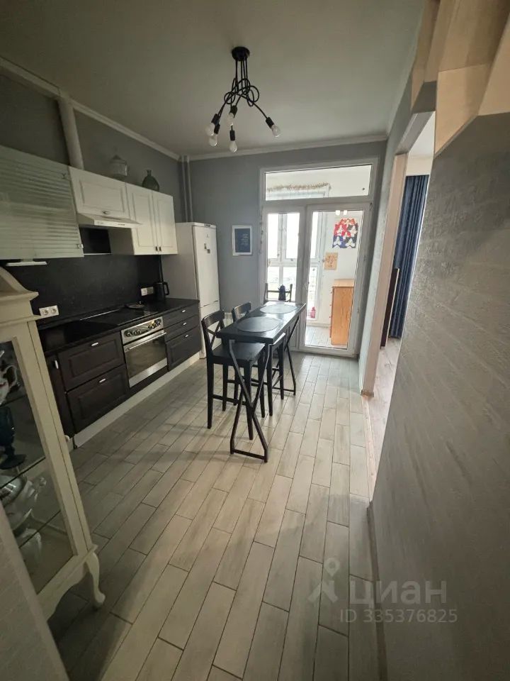 m. Lukhmanovskaya: Apartment, 2-rooms