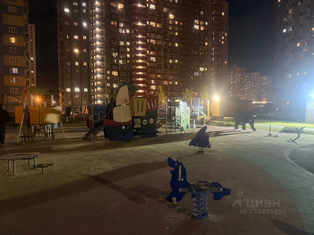 m. Aminyevskaya: Apartment, 3-rooms