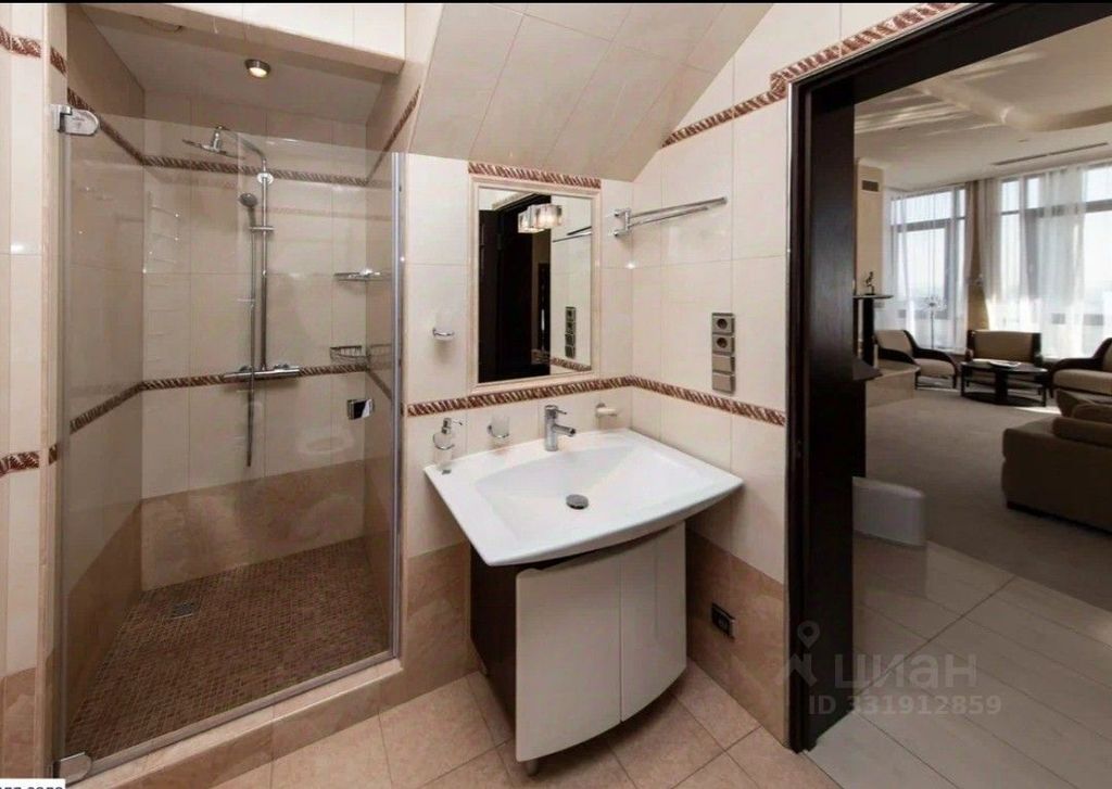 m. Minskaya: Apartment, 6-rooms