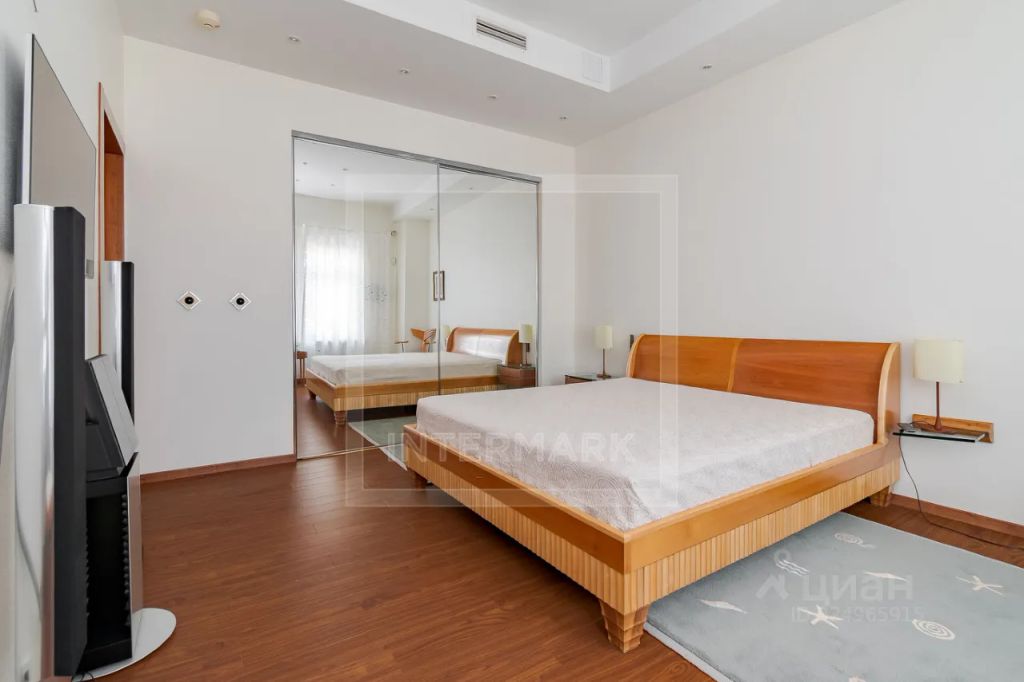 m. Trubnaya: Apartment, 3-rooms