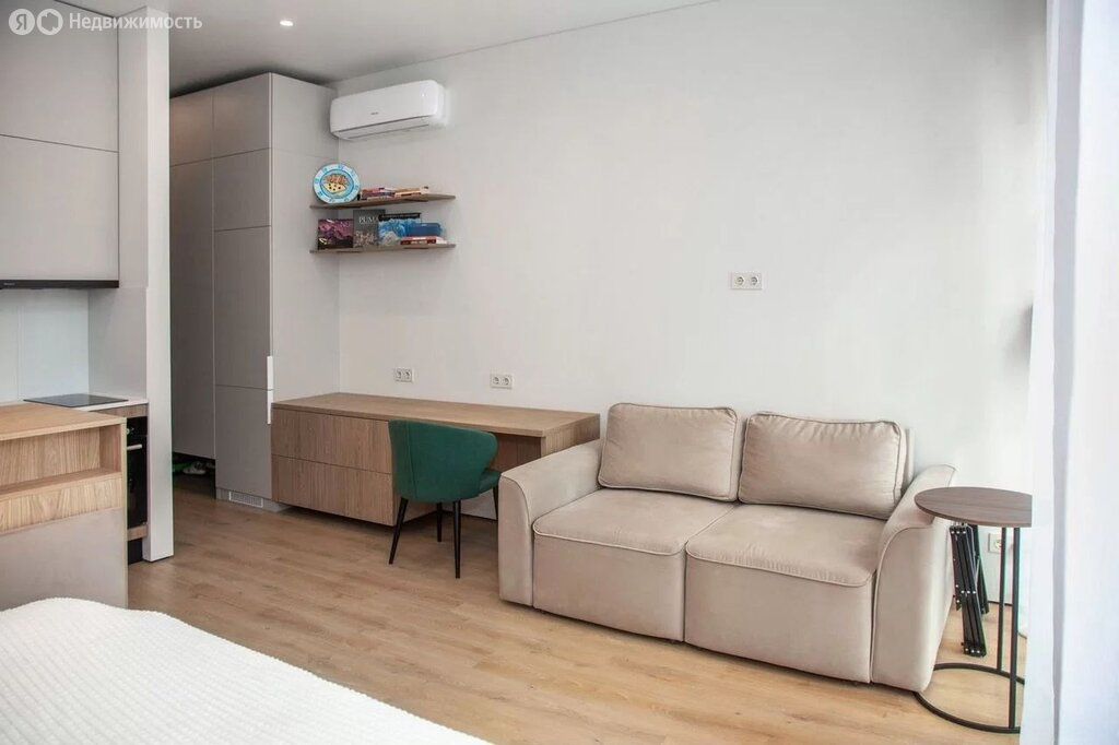 m. Zorge: Apartment, studio