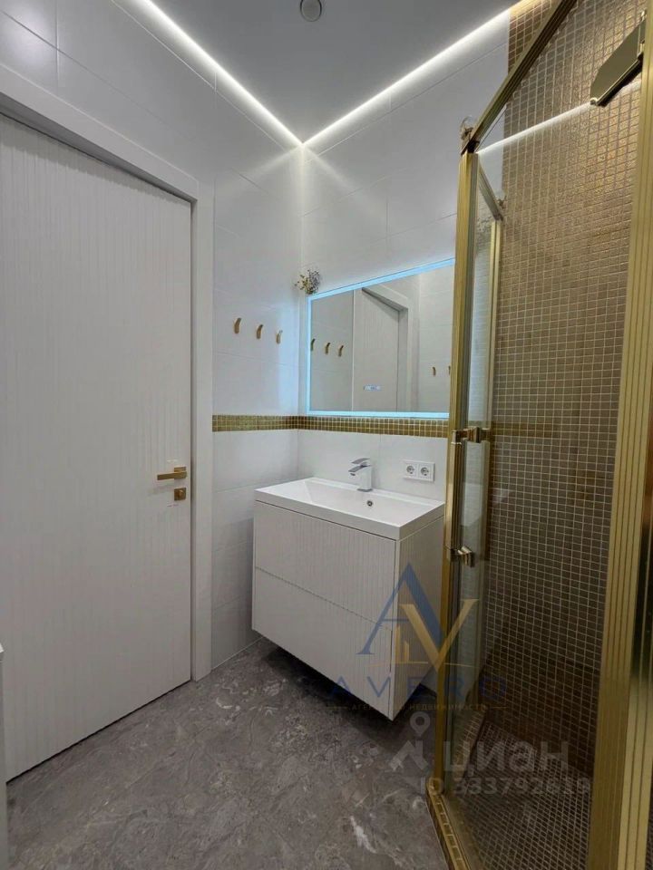 m. ZIL: Apartment, 2-rooms
