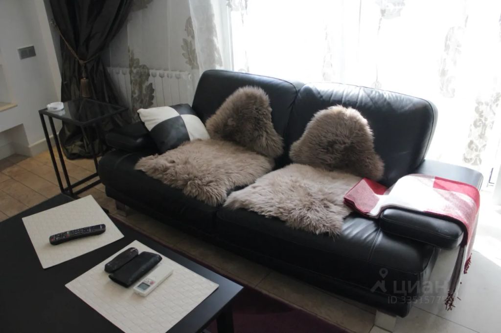 m. Oktyabrskaya: Apartment, 3-rooms