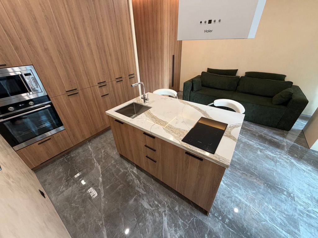 m. Maryina Roscha: Apartment, studio