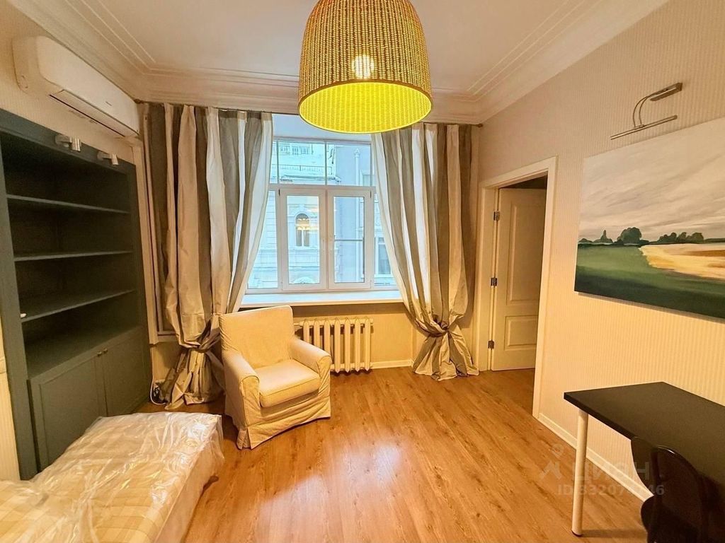m. Kropotkinskaya: Apartment, 3-rooms