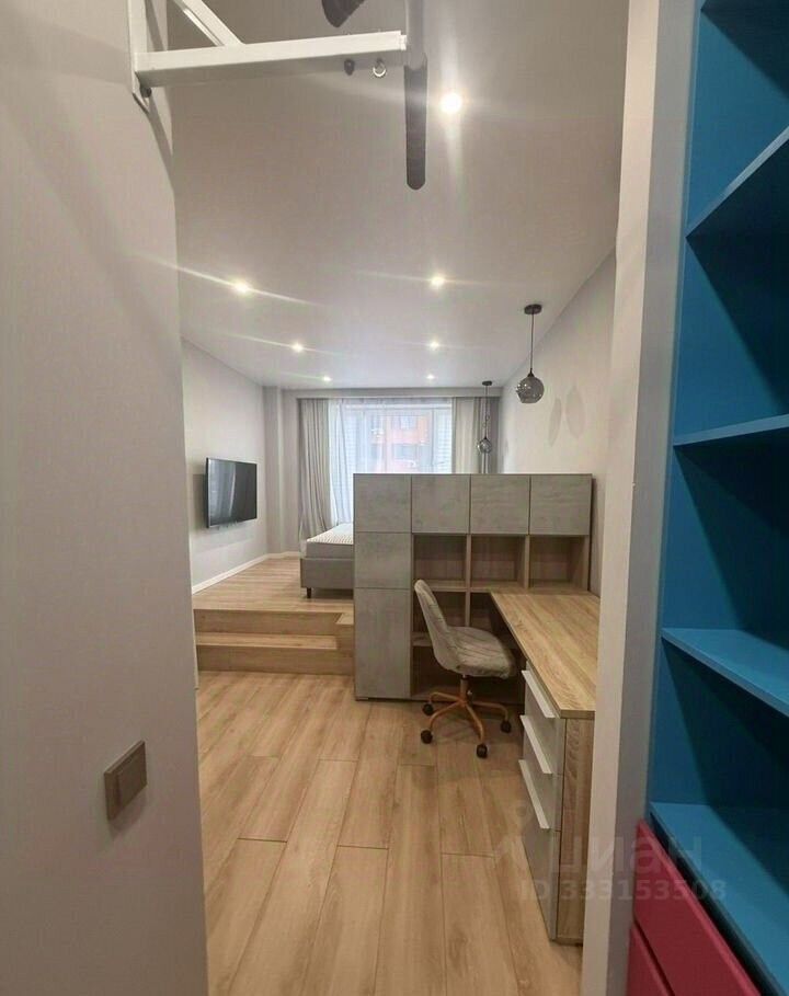 m. ZIL: Apartment, 2-rooms
