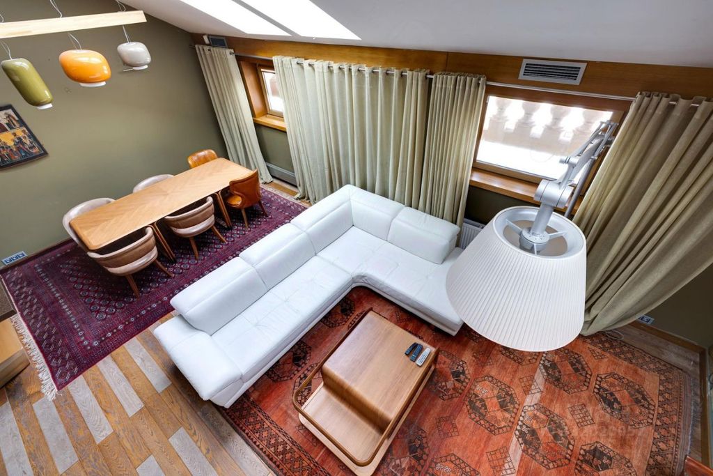 m. Barrikadnaya: Apartment, 3-rooms