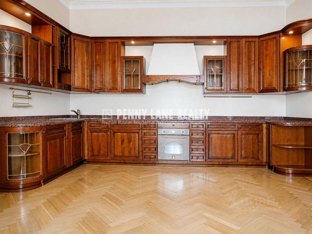 m. Aleksandrovsky sad: Apartment, 4-rooms