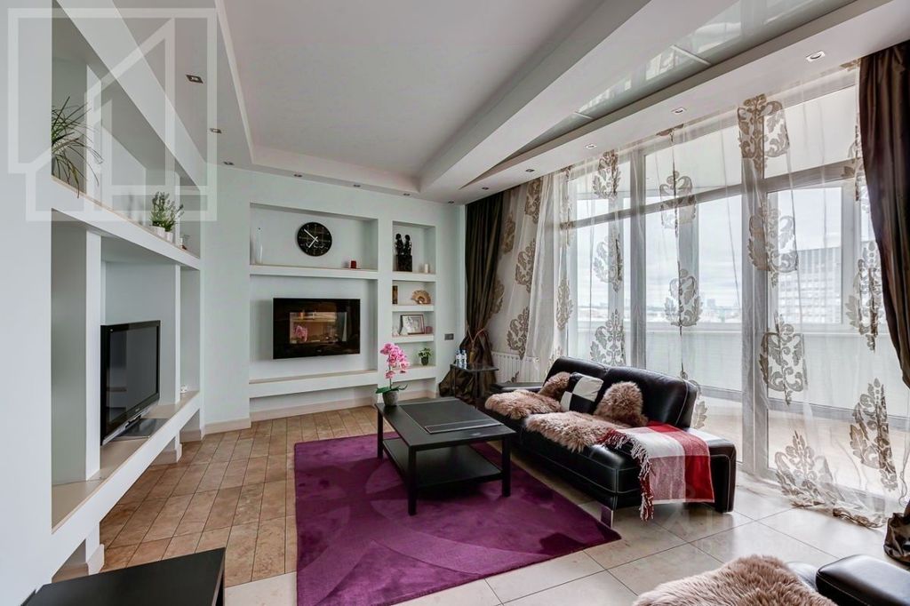 m. Oktyabrskaya: Apartment, 3-rooms