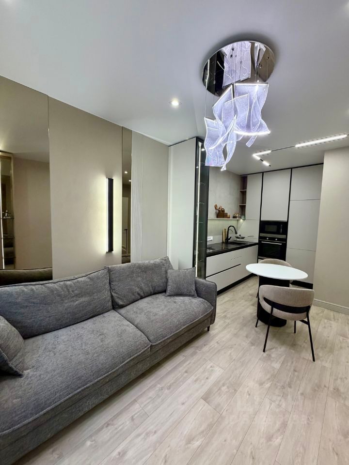 m. ZIL: Apartment, 1-rooms