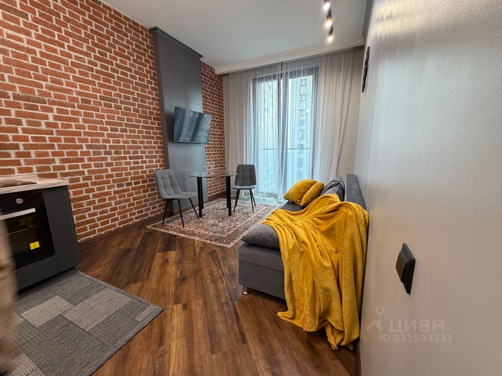 m. ZIL: Apartment, 1-rooms