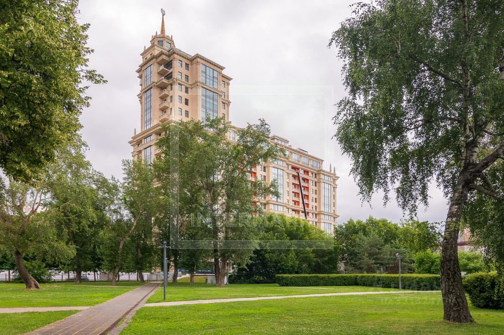 m. Oktyabrskaya: Apartment, 6-rooms