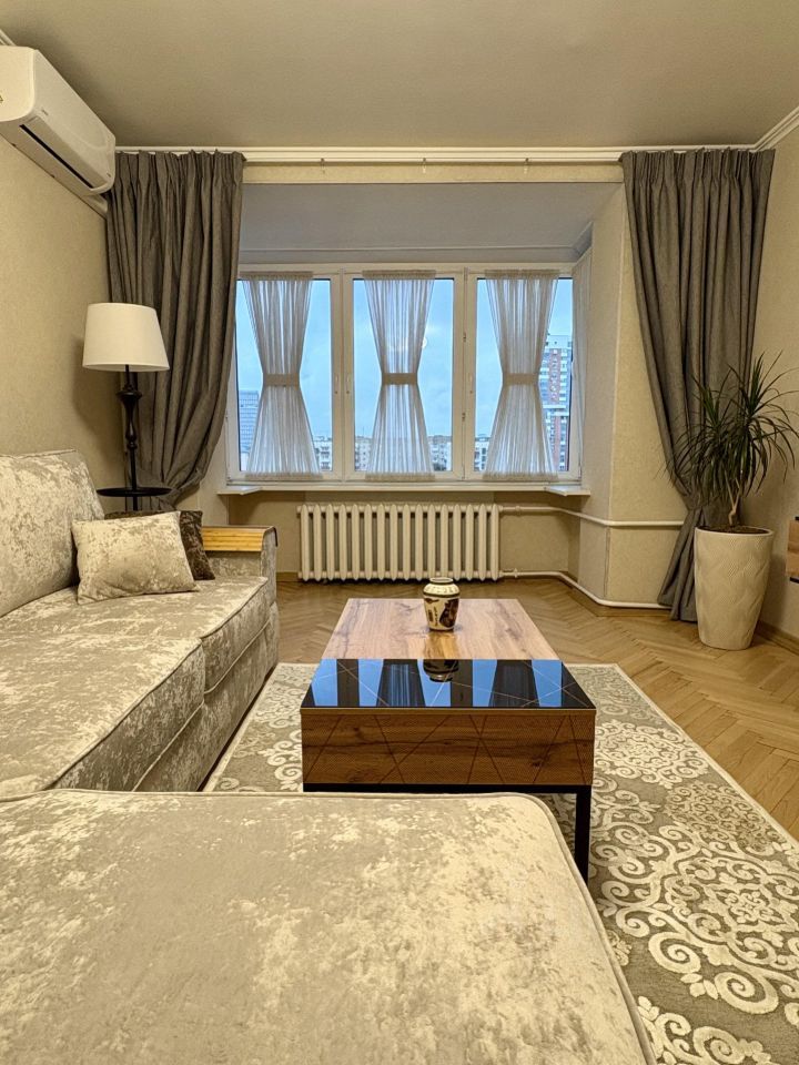 m. Ulitsa 1905 goda: Apartment, 2-rooms