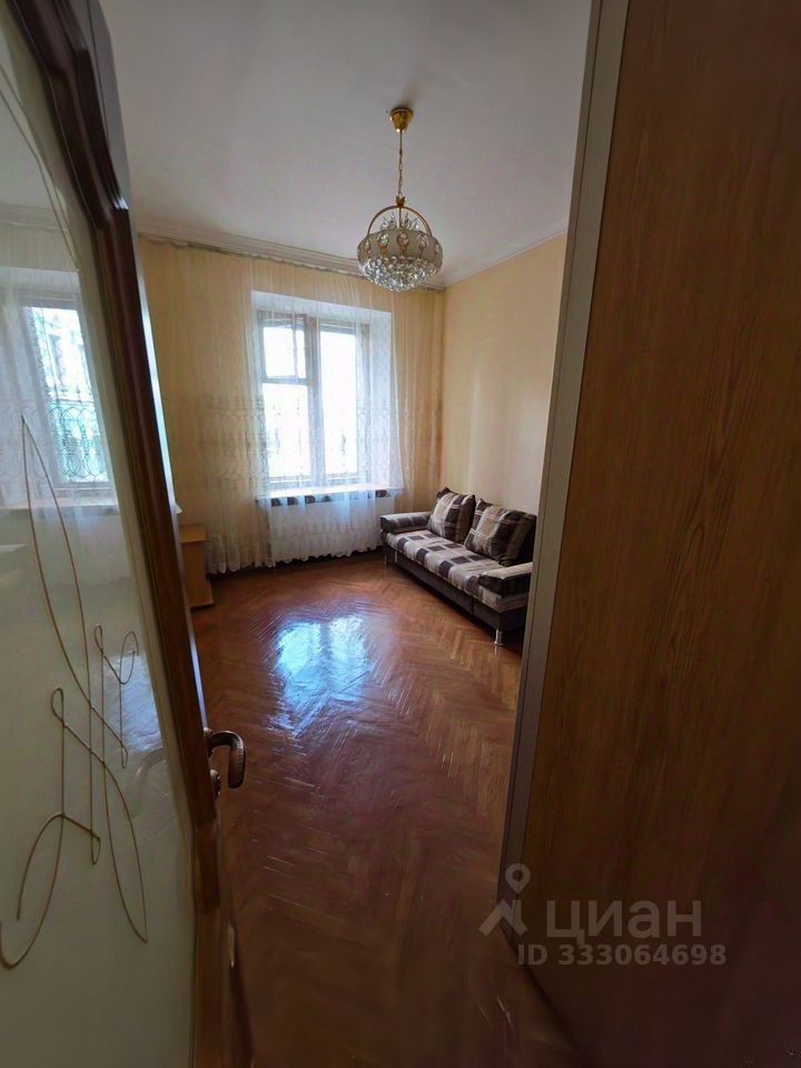 m. Barrikadnaya: Apartment, 3-rooms