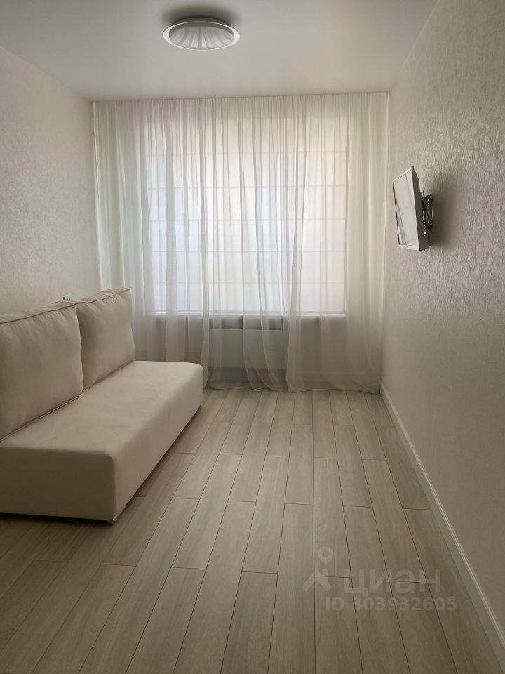 m. Lukhmanovskaya: Apartment, 1-rooms