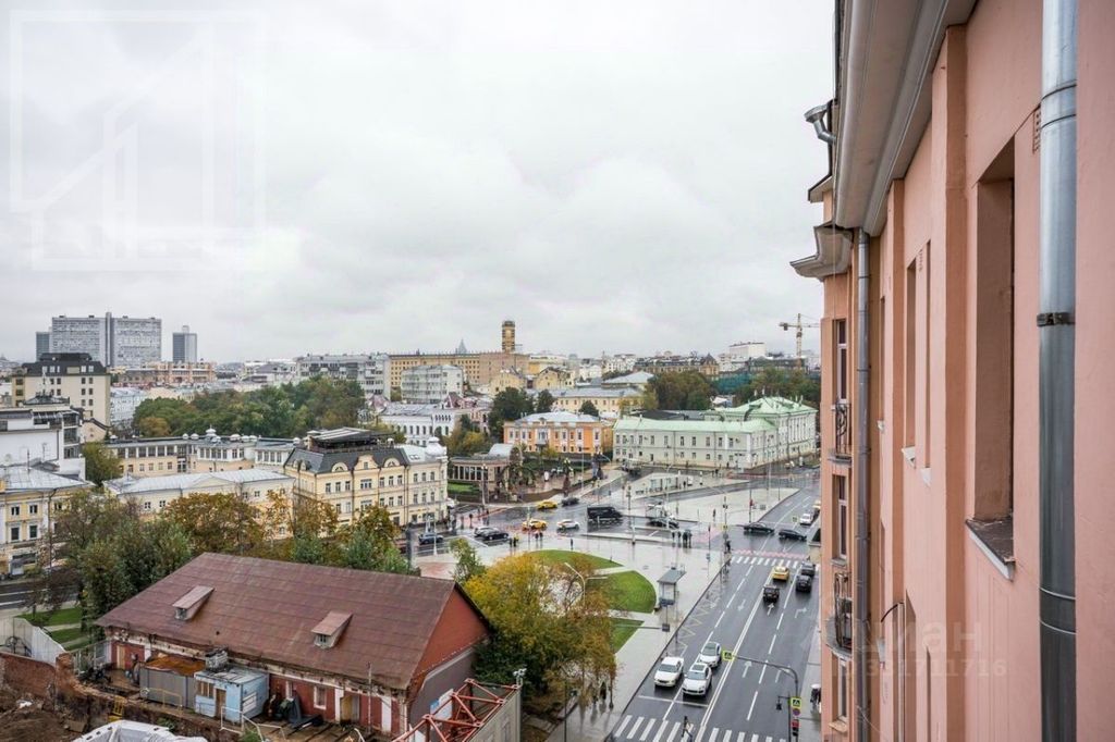 m. Kropotkinskaya: Apartment, 4-rooms