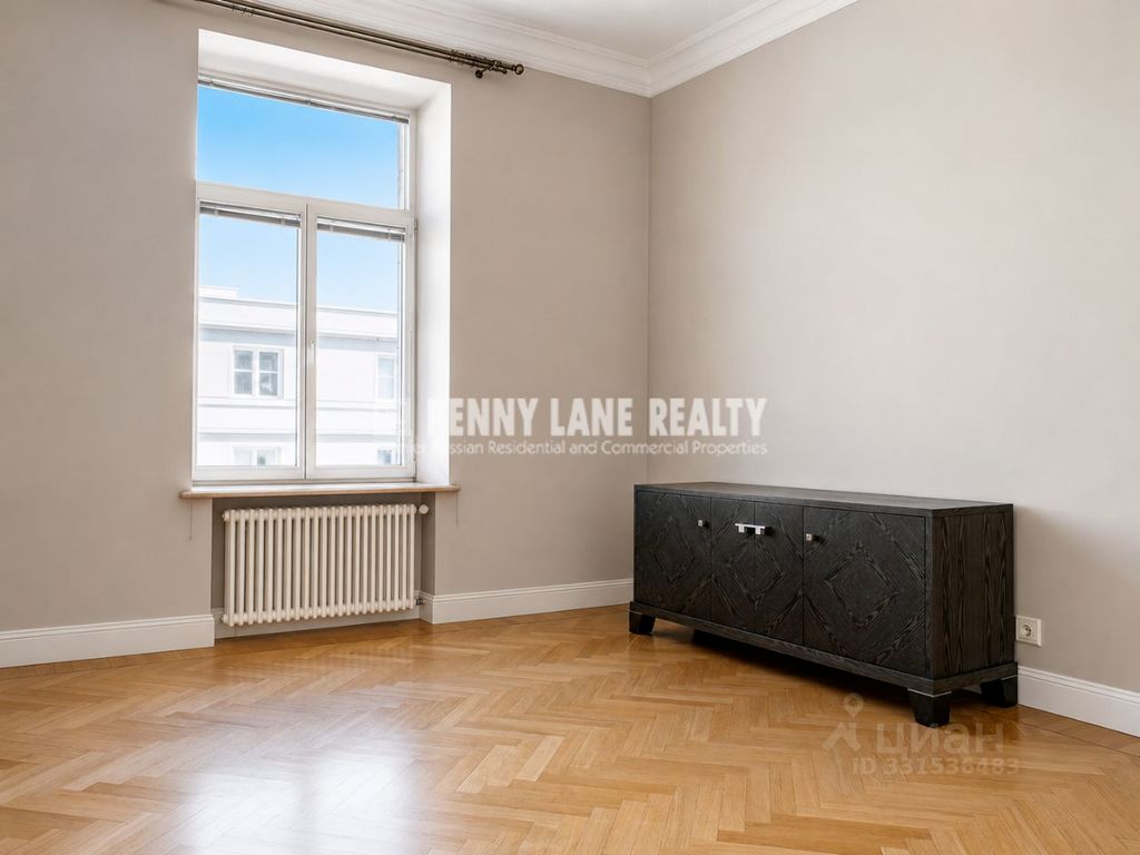 m. Aleksandrovsky sad: Apartment, 4-rooms